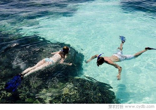 不美不欢！海滩度假这样穿