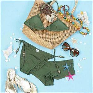 泳装+遮阳帽 今夏最流行的沙滩搭配法